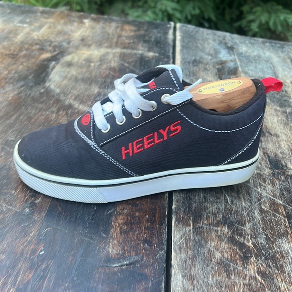 Heely’s rollers old school style sneaker with a wheel worn once men/youth size 4 - Picture 2 of 11